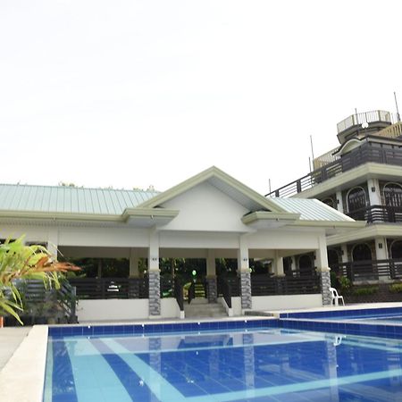 Villa Esmeralda Bryan'S Resort Hotel And Restaurant Palayan City Dış mekan fotoğraf