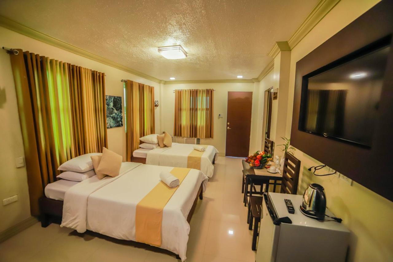 Villa Esmeralda Bryan'S Resort Hotel And Restaurant Palayan City Dış mekan fotoğraf