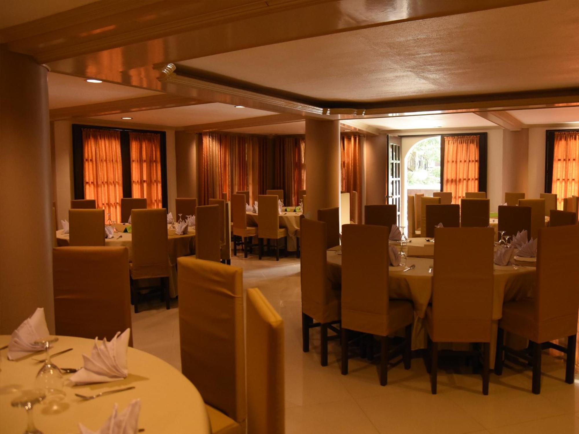 Villa Esmeralda Bryan'S Resort Hotel And Restaurant Palayan City Dış mekan fotoğraf